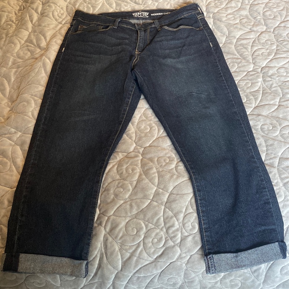 LEVI capri jeans. Street wear, Y2K, slim, waist snatch, NEVER WORN.